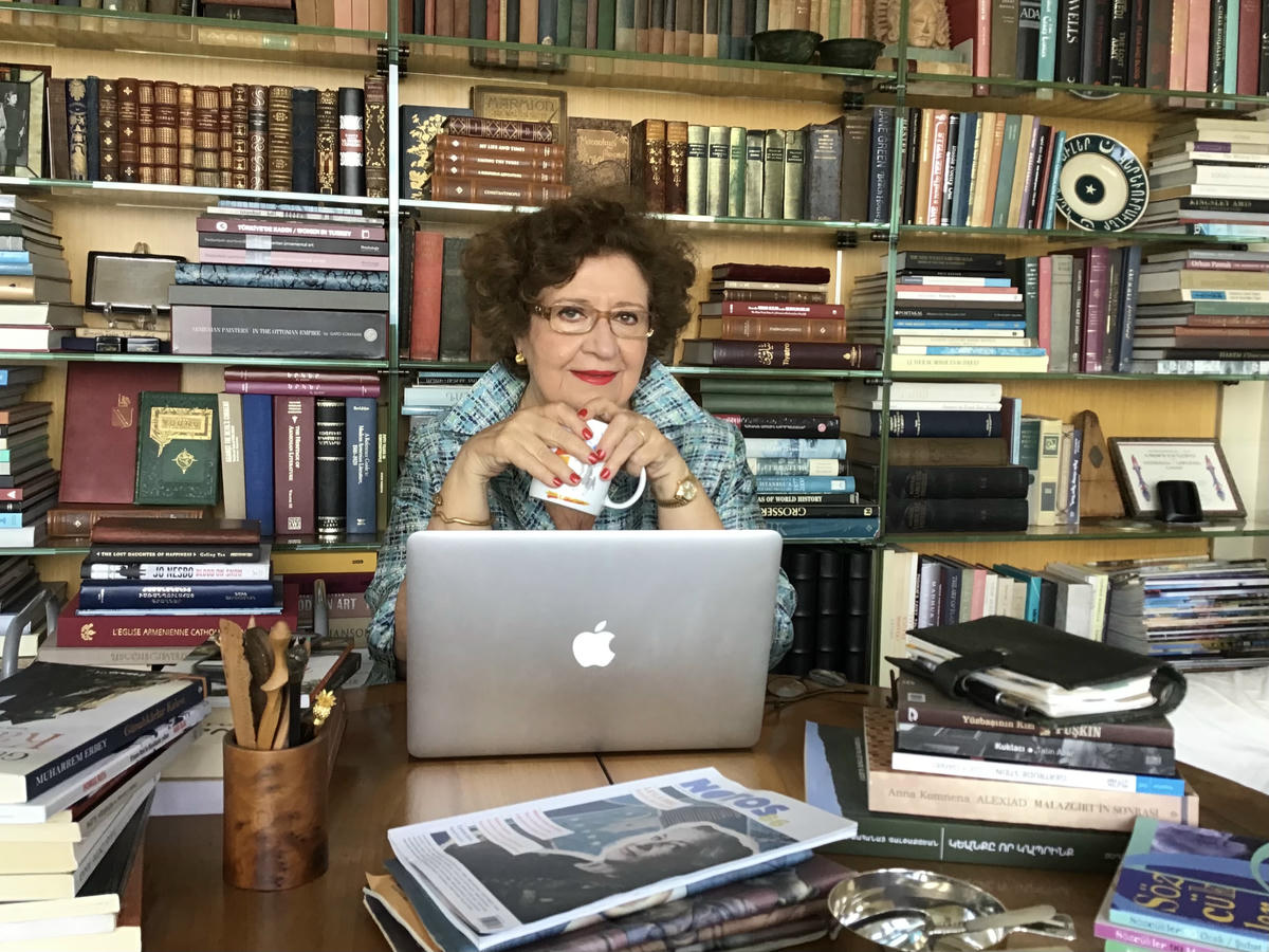 “Dönemin diğer kadın yazarları Yesayan kadar cesur tezler savunmadı”